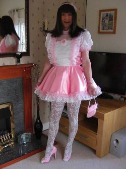 cdpussyerectcock:  hotsissylove:  Hot Sissy Photos and Videos   Love to be Sucked dressed like her !!!!
