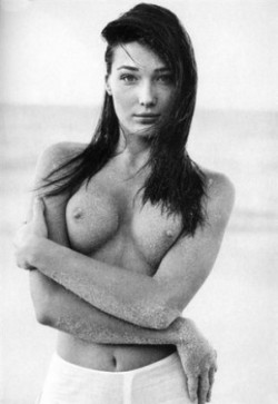 ditirolez:Carla Bruni