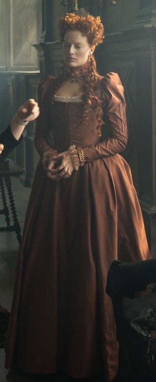 Elizabeth I’s Brown Gown (Mary Queen of Scots, 2018)