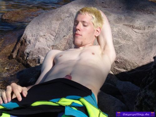 bulgemaster2:  Gaycycling_Alex19_ONeill-Lake