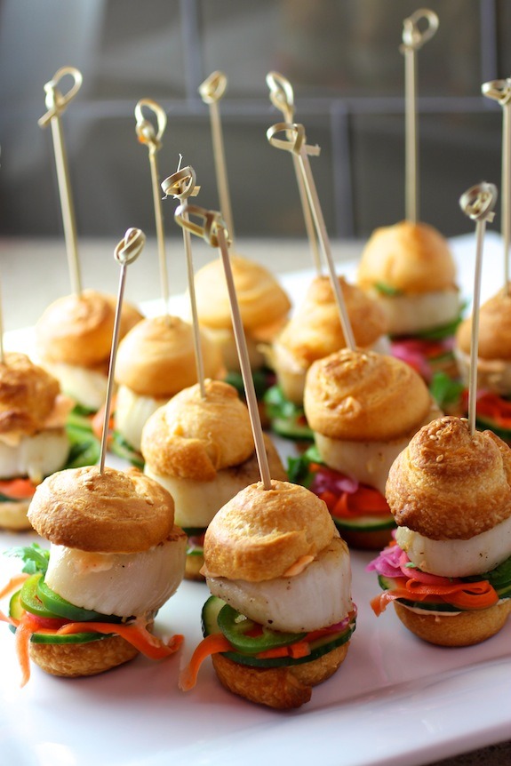 yummyinmytumbly:  Grilled Scallop Sliders - Banh Mi Style