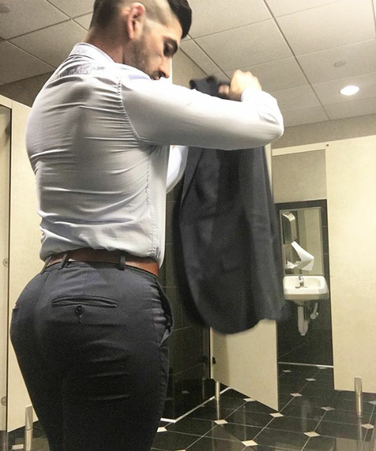 jockmo321:  nalgoncogible:  Esté  puto tiene unas nalgotas bien ricas (Walter) fuck