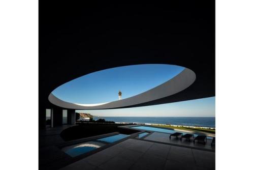 The Elliptic house overlooking the coast of Portugal