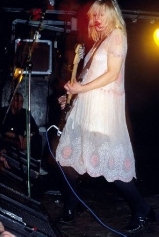 Porn photo dumbpeoplearehappy:    Courtney Love on stage