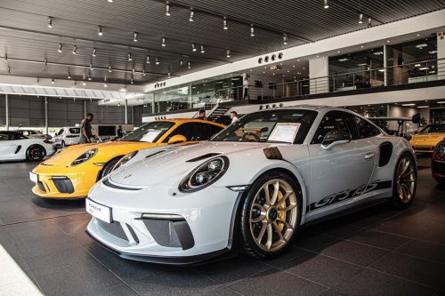 Another RS, this time in Crayon - which looked fabulous. And a GT3 in PTS Signal Yellow. Special car