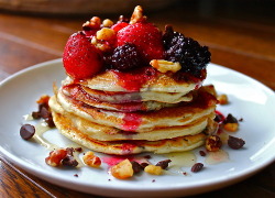 prettygirlfood:  Cinnamon Whole Wheat Pancakes with Strawberries, Blackberries, Dark Chocolate, Organic Honey, and Chopped Walnuts 