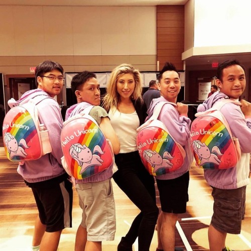 @dichenlachman at Dragon Con with some seriously dedicated Altered Carbon fans! #HelloUnicorn #alter