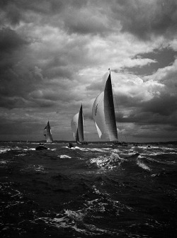 pirates-world:   3 J’s downwind in the