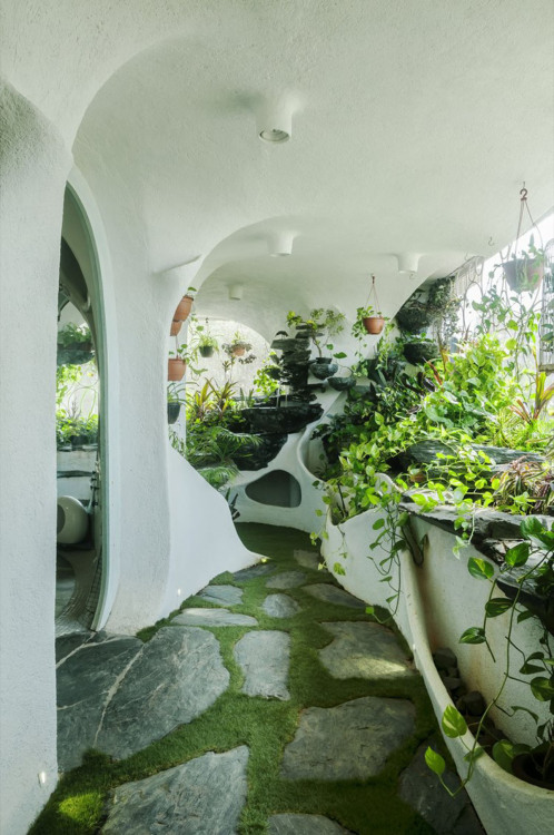 aestheticsontrial:The Garden Room in Mumbai by Nitin Barchha and Disney Davis