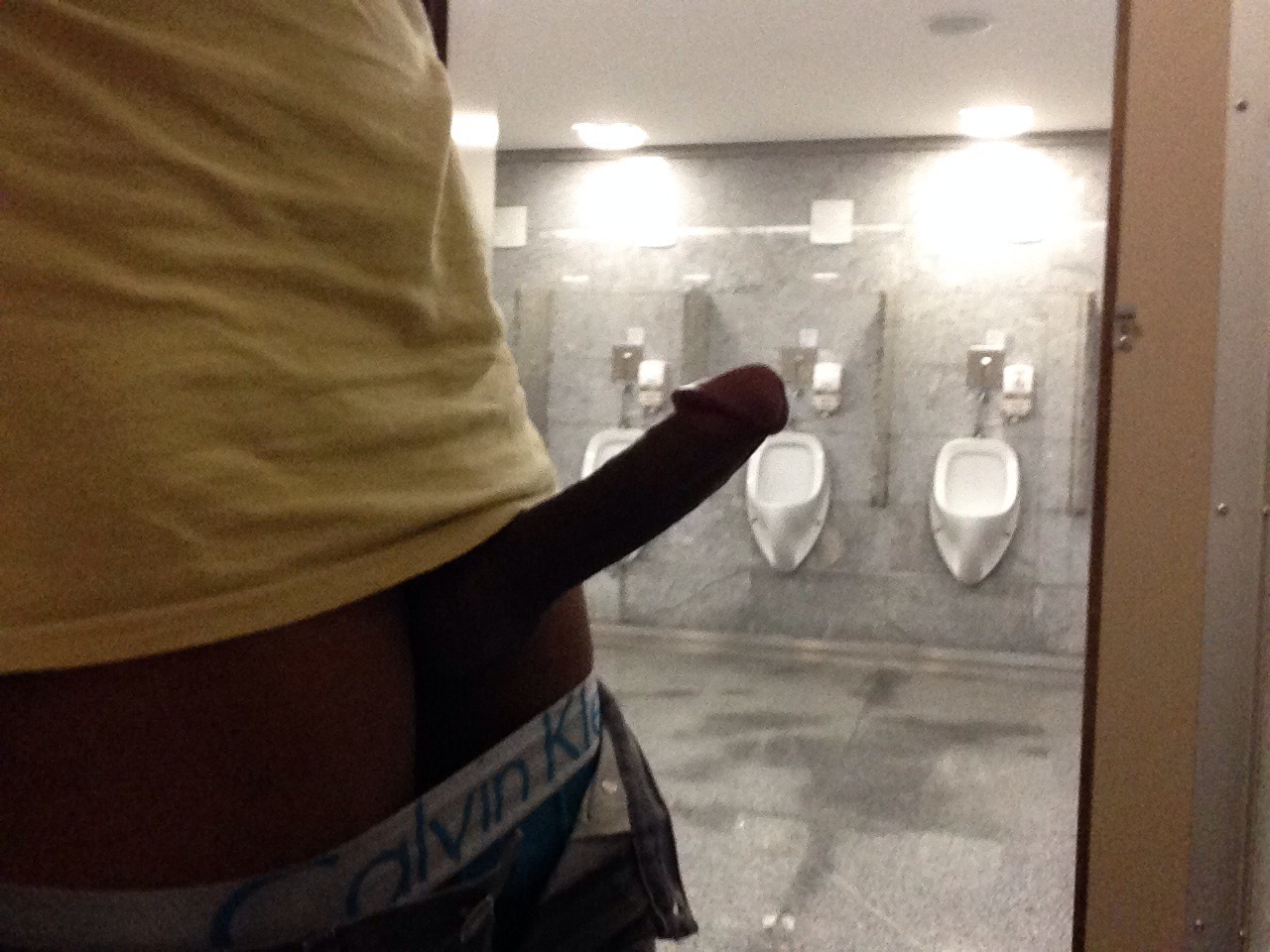 evanbigdick:  1-bw:  Guarulhos Airport - São Paulo (BRAZIL) Follow Me: www.1-bw.tumblr.com