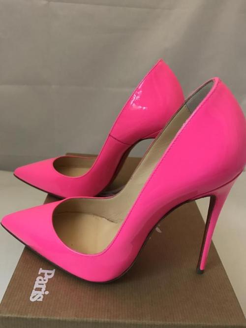 pinkified-world-of-lorelai: lovesvspink: how cute are my new shoes :) I am a lucky girl Superb pink 