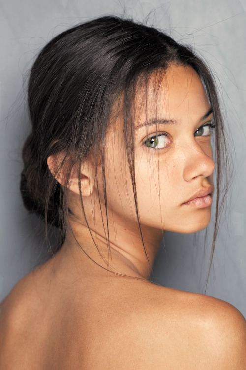 cafune-h:  she’s so gorgeous what 