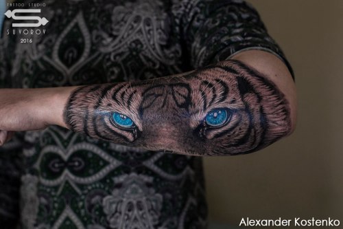 thatattoozone:    Alexander Kostenko  