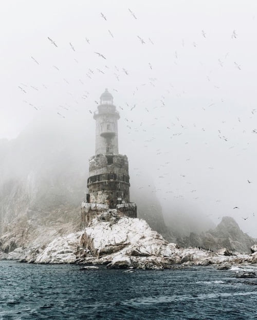 ghostlywriterr:Abandoned lighthouse on Sakhalin Island, Russia. 