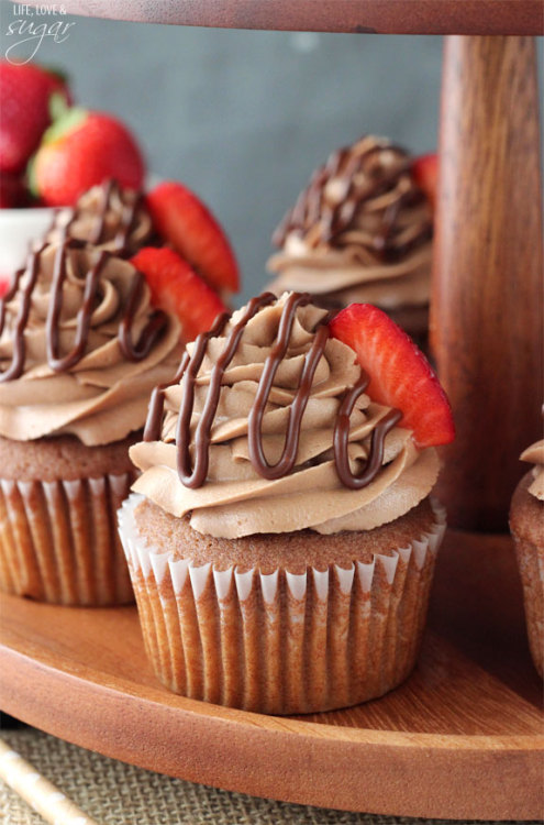 guardians-of-the-food:  Nutella Cupcakes