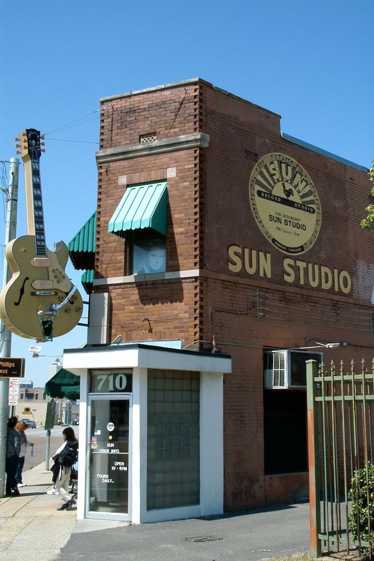 ehrstudio:  http://www.pinterest.com/ehrstudio/musicians-united/ 