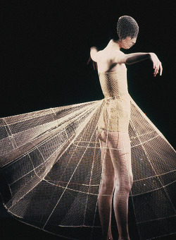 bvlgaria:Alexander McQueen S/S 1999 ‘No. 13′