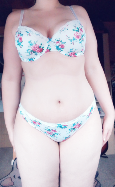 useme-sir:  Love, love,  love this underwear 🌼