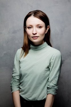 emily-browning-france:  Découvre les photos non taguées pour   DIRECTV. Elles ont étés prises par   Jay L. Clendenin.