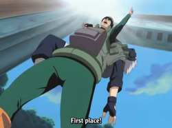 tocifer:  narutomakis:  dolldust:   i’m still laughing about this tbh  WHERE IS KAKASHI’S OTHER LEG THO  