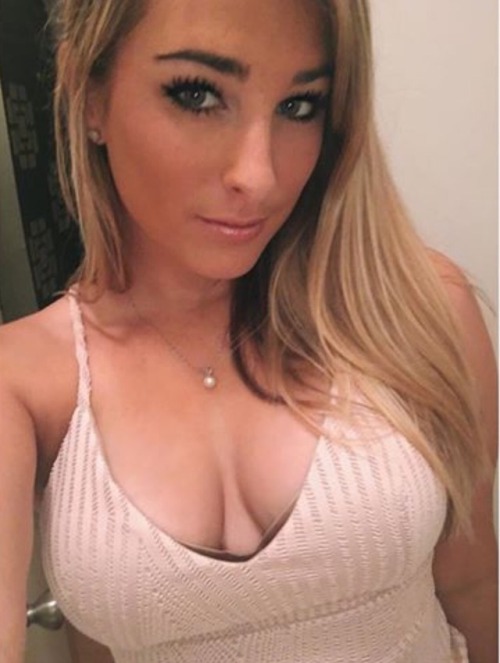 winged-perfection:  Nicole - cute sexy hosty from Virgin America