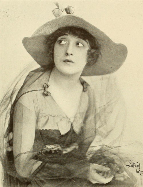 theshadowstage:Mabel Normand photographed by Albert Witzel in The Photo-Play Journal, March 1917. In