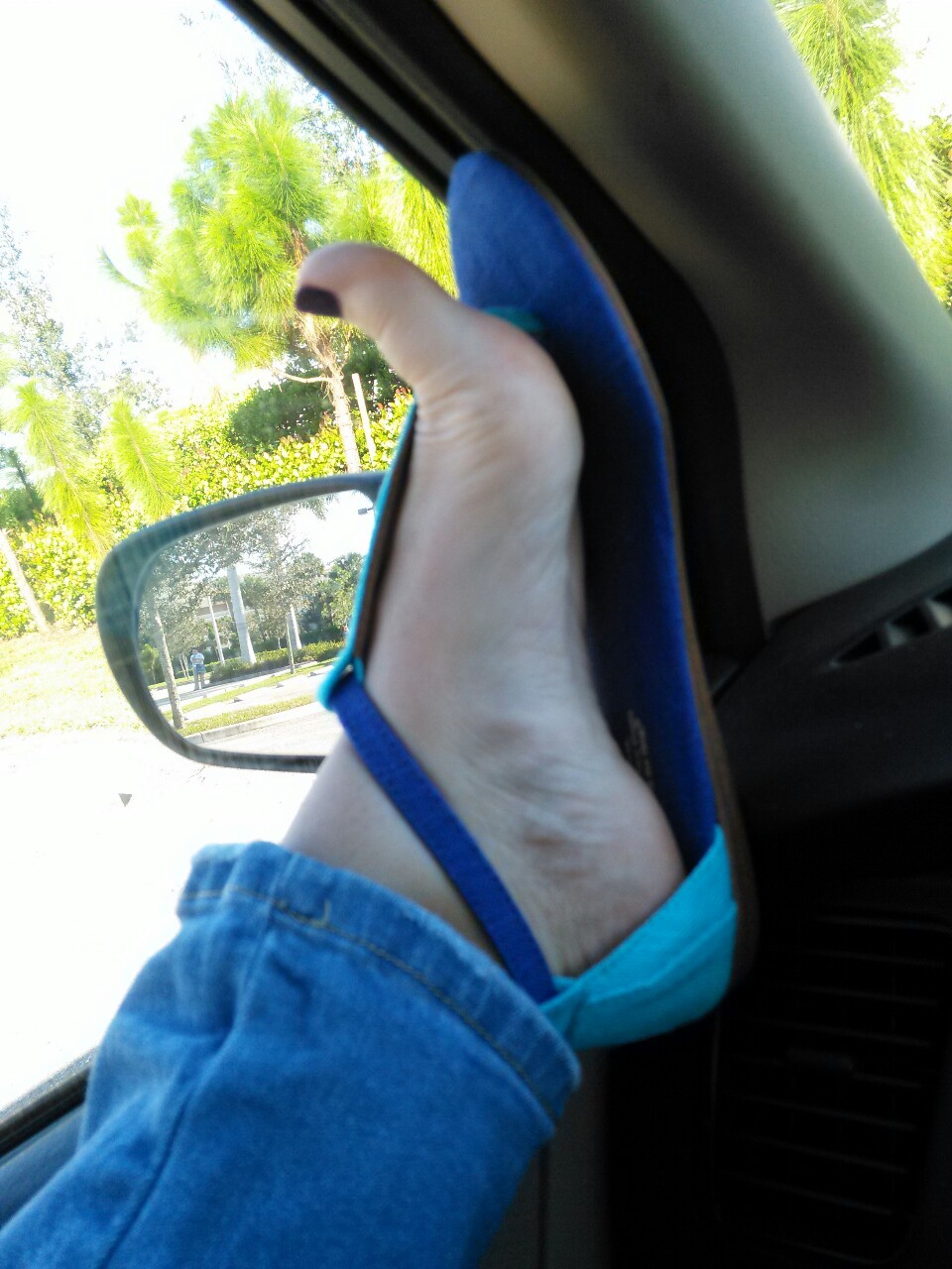 toesyumyum:Love me some yummy yummy toes!!