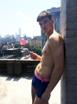 waistbandguy:  flyman1up:  Arran Sly  I’ve got those exact same undies 😊🇺🇸