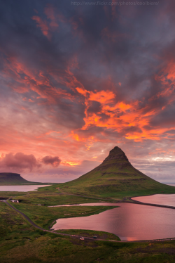 sundxwn:  Kirkjufell Midnight sun by Coolbiere.