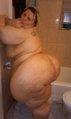 datdude4ssbbw:  rhyno7769:  Damn….she fine as hell… Somebody lucky…   True. Hit!