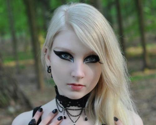primary-elements:  Maria Amanda.
