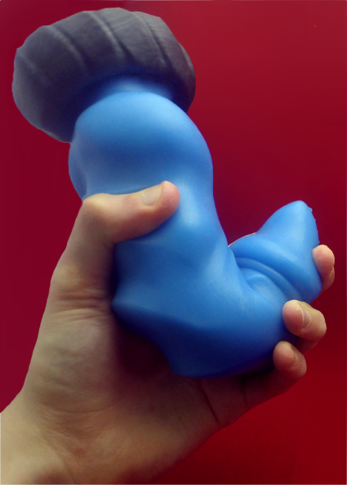 akifutoys:  Some recent pictures of a Draegen made to order. This was a split firmness test - the shaft is slightly softer than usual (allowing bendability and squishiness), where as the base was made more firmly. The shaft was bright blue, the base in