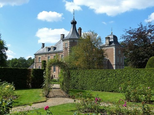 In the garden of Weldam Castle near Goor by joeke pieters 29 juli 2019 https://flic.kr/p/2h4CKsr