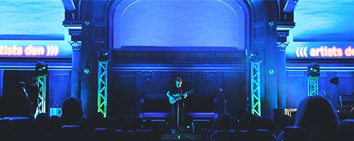 theyslayedthedragon:  Ed Sheeran performing for “The Artists Den” at the historic meetin