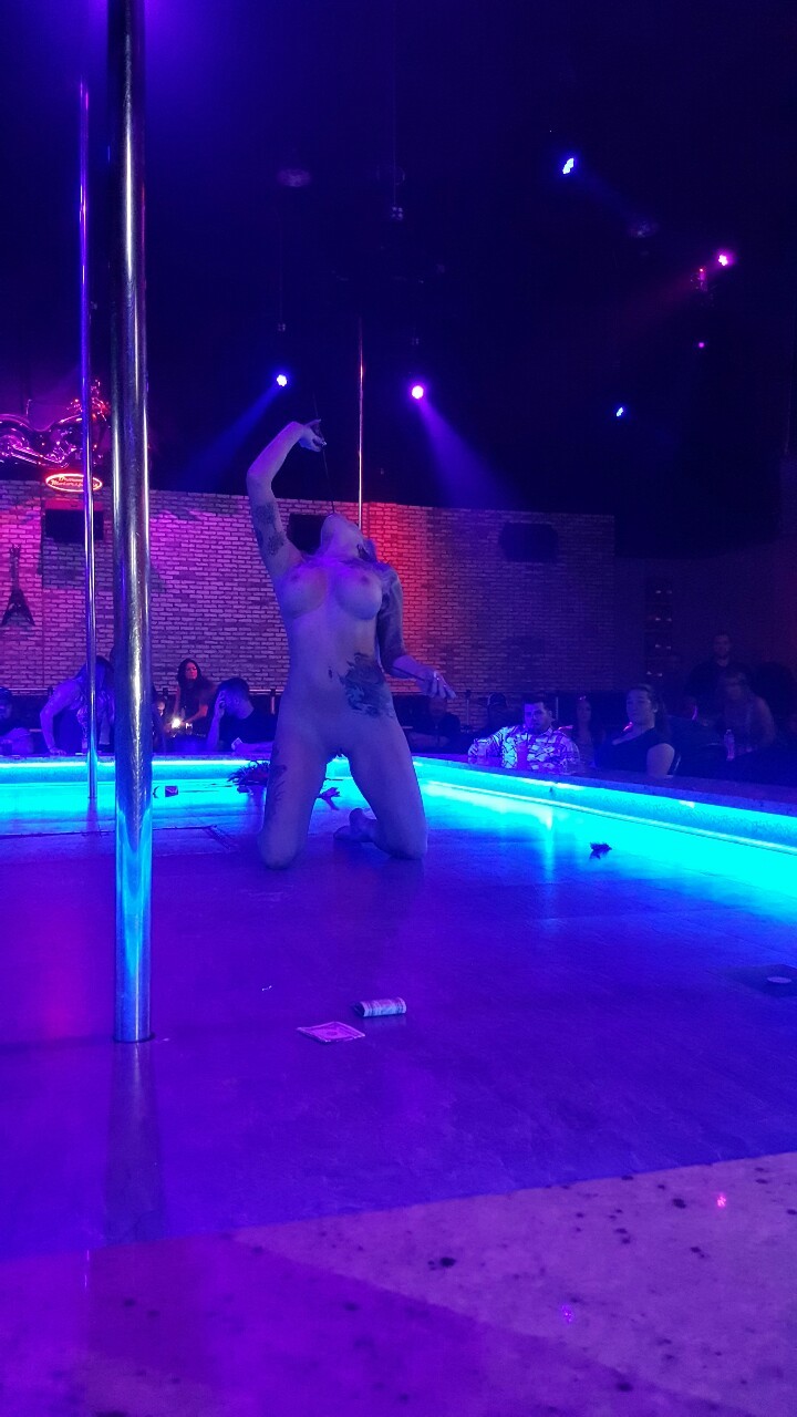 stephanie-mason-my-hotwife:  So this chick, on top of swallowing swords, was getting