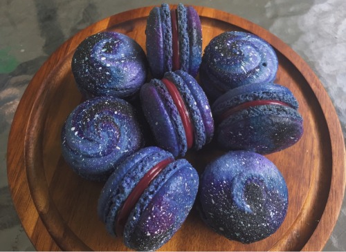 orevet: food-porn-diary: Galaxy macarons [1024x747] finally I can pretend to be an eldritch monstros