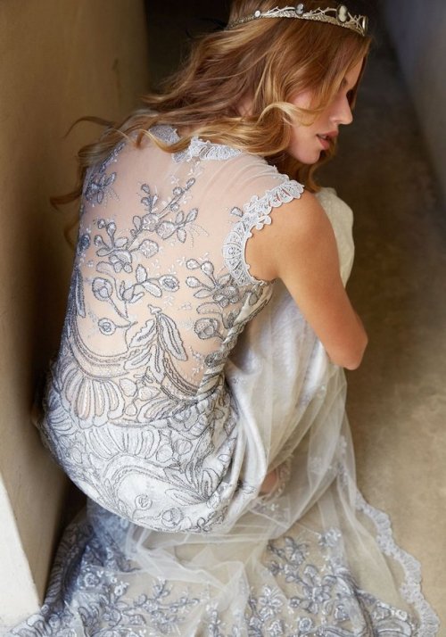 https://clairepettibone.com/collections/all-wedding-dresses/products/horizon-gown