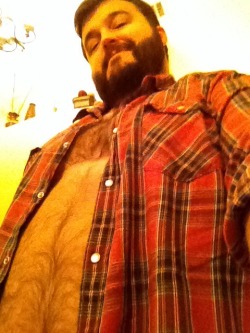 imhereforthemen:  Loving the flannel!  (anxietyfarm)