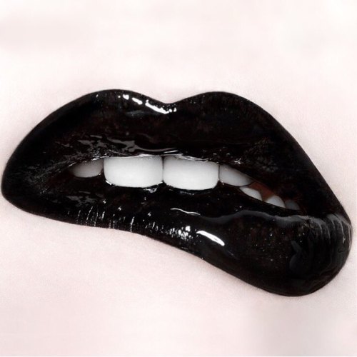 black lips makeup