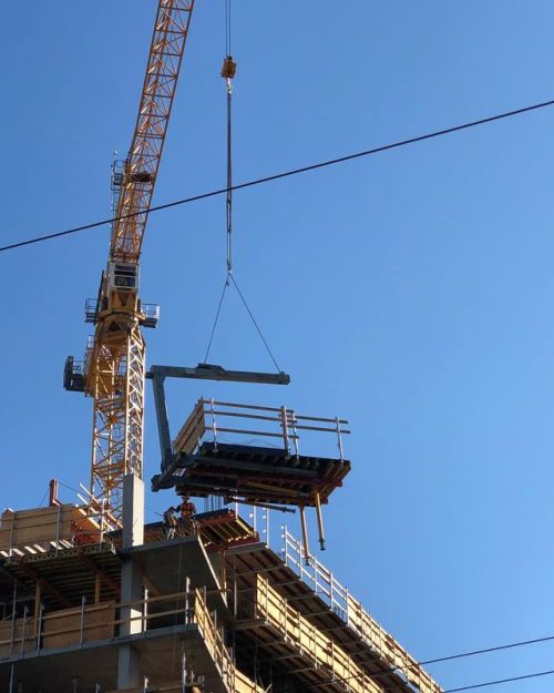 #sanfrancisco #construction #lightandshadow (at San Francisco, California) Https://www.instagram.com/p/B2s5kHIAR9K/?igshid=1b249xyd1zaxl