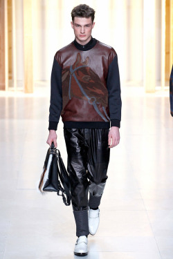 chrissantiagoofficial:  Phillip Lim unveiled his Fall/Winter 2014 collection during Paris Fashion Week. Part 2