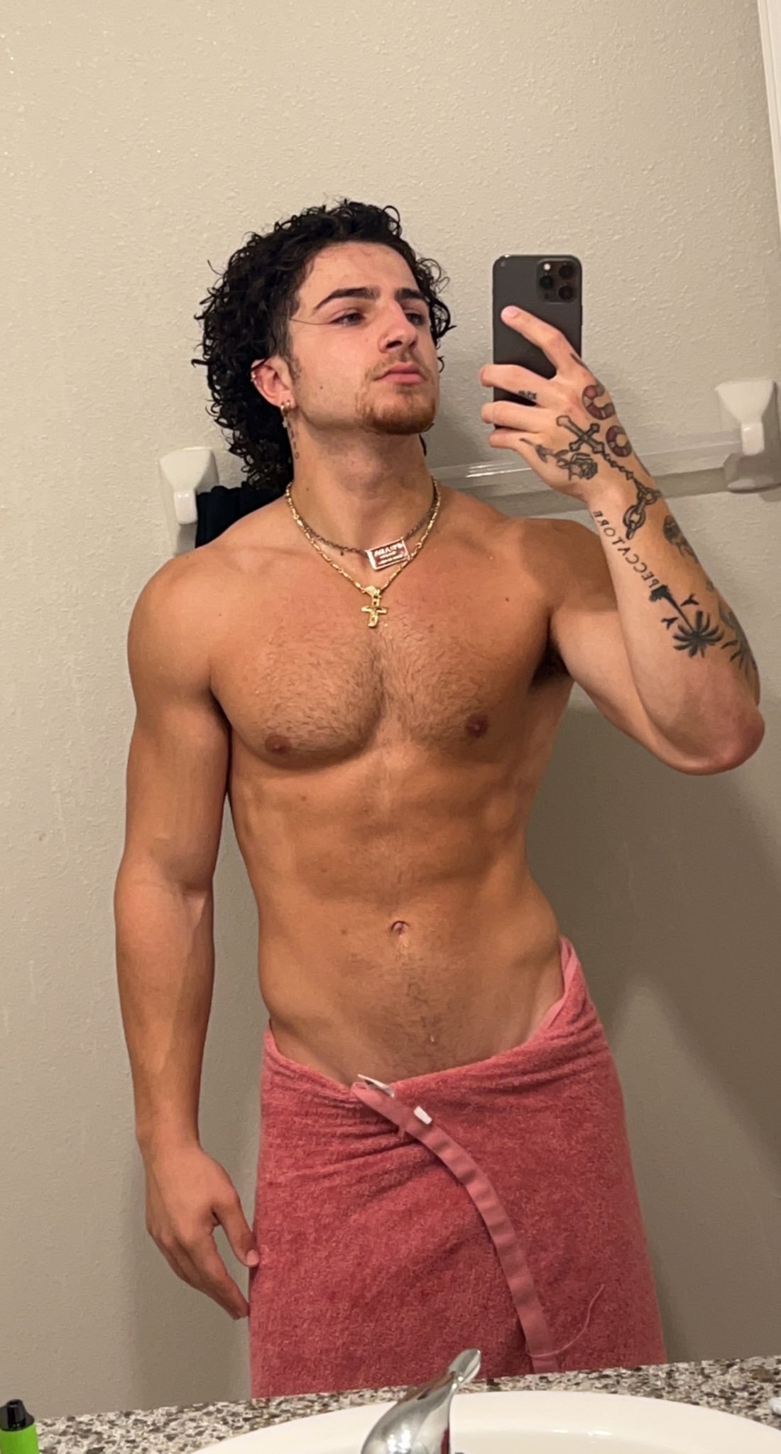 hornytwinkdude: fresh and clean fuckboy