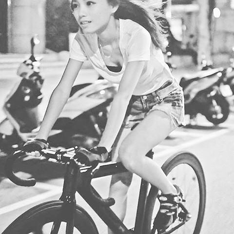 Repost: @qian_0228 全都過去了😉
#fixiegirls#fixedgear#fixed#fixie#fixiestyle#fixielife#girlgonefixie#nightride#cycling#with#friends#singlespeed#taiwan#taipei#單速車#死飛