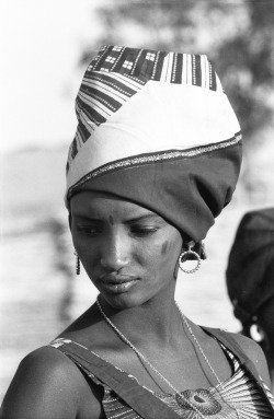 Hausa woman, Chadawanka village, Niger (1971),  by Eliot Elisofon