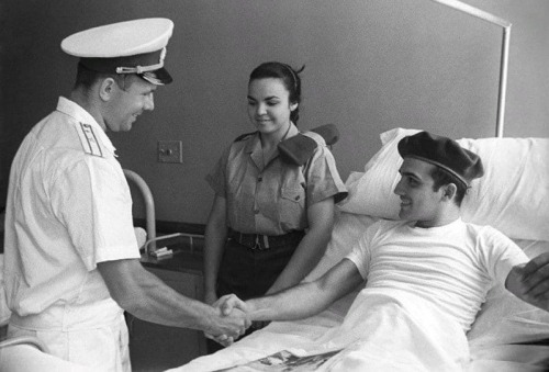 1961: Yuri Gagarin Visits A Cuban Soldier Wounded Fighting Against American Invasion In Playa Girn