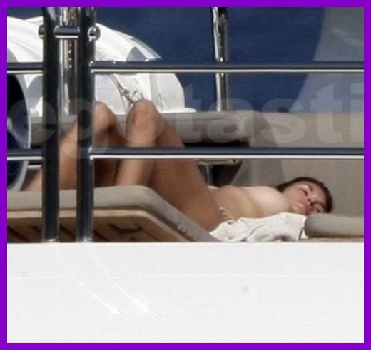 nude-celebz:  Cindy Crawford topless on a boat