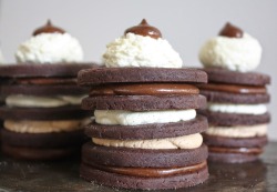 fullcravings:  Cookies and Cream Chocolate Cookie Towers 