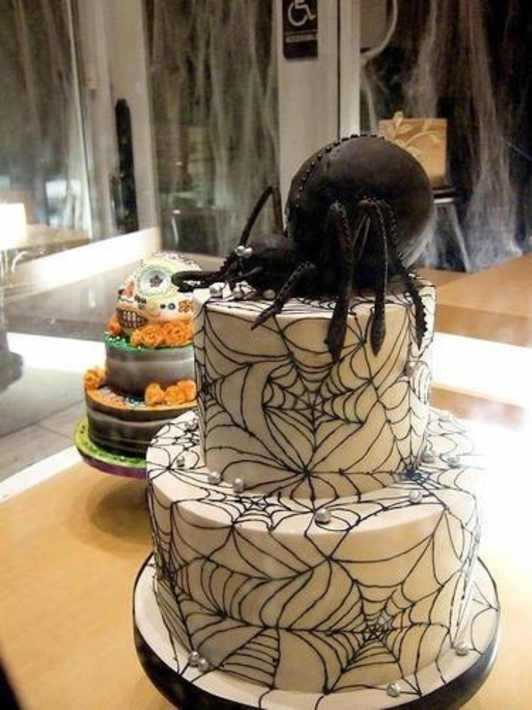 sacre-phantasm:  Goth wedding cakes