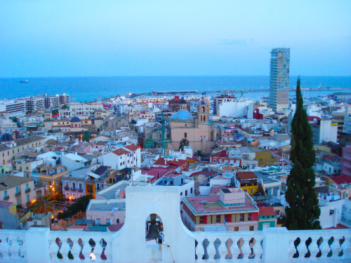 travelthisworld:  Bright Seaside City (Alicante, Spain) submitted by: becomingsuperyou, thanks! 