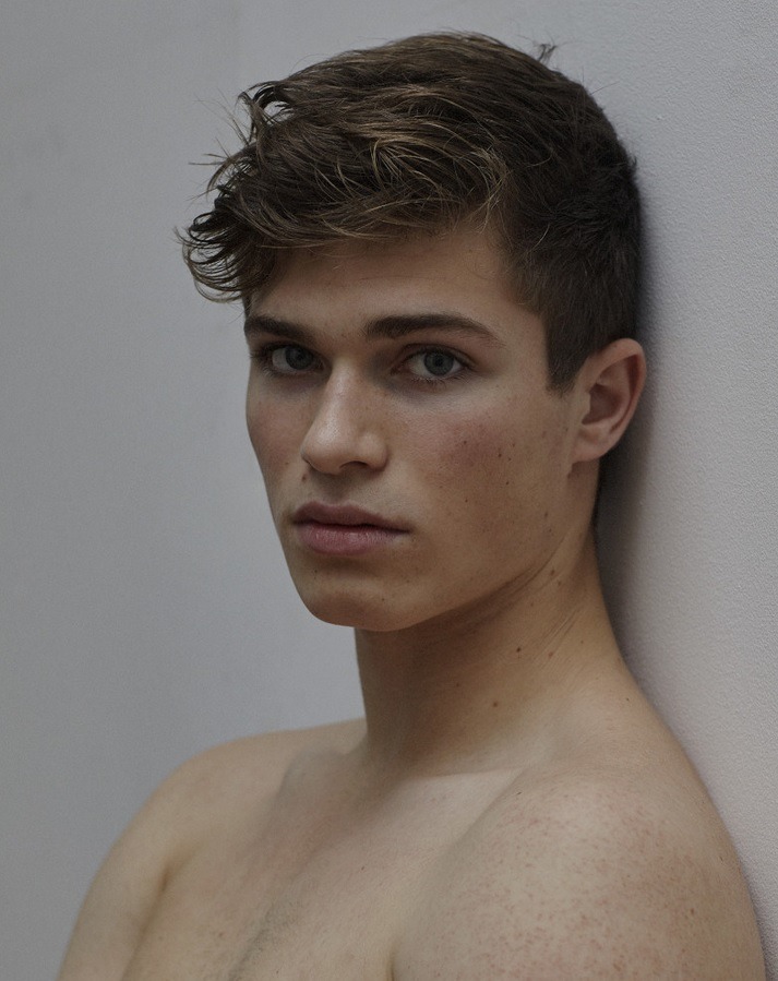 Taking Off:
Click, reblog and follow. Pass me around to all your friends.